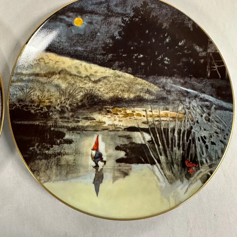 Vintage Rien Poortvliet “Gnomes Four Seasons” Collectible Plates (set of 4) - Picture 5 of 10